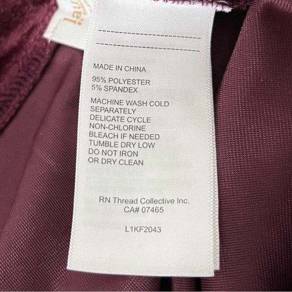 Laundry by Shelli Segal Velour Pencil Skirt Beet Medium (8-10) - Picture 7 of 7